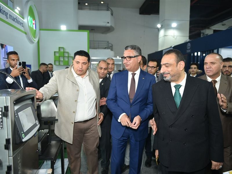 وزير التموين يفتتح