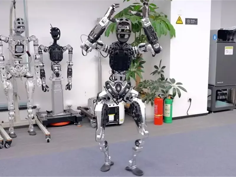 روبوت بشري صيني