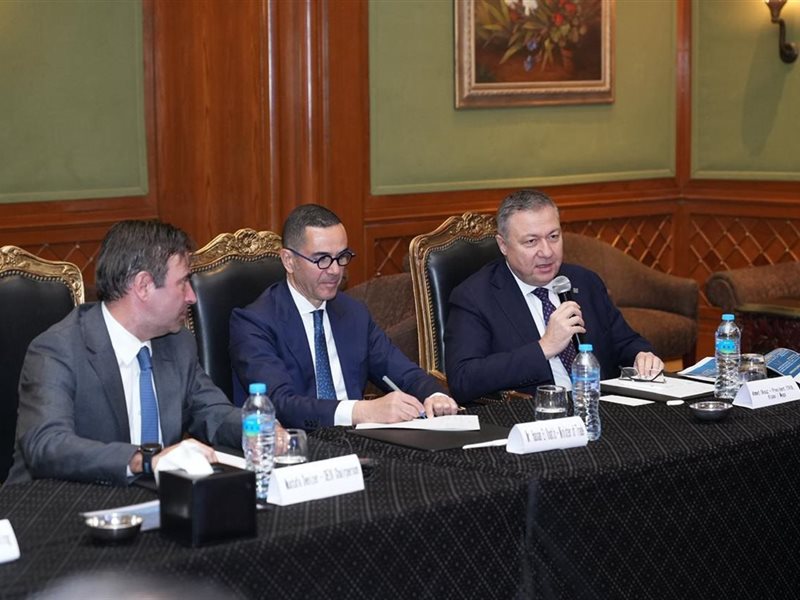 حسن الخطيب وزير الاستثمار