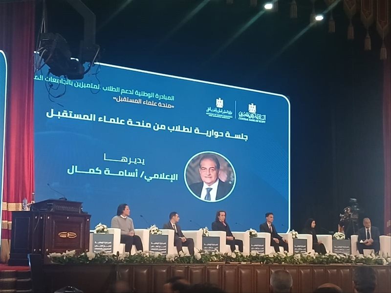 أسامة كمال في جلسة