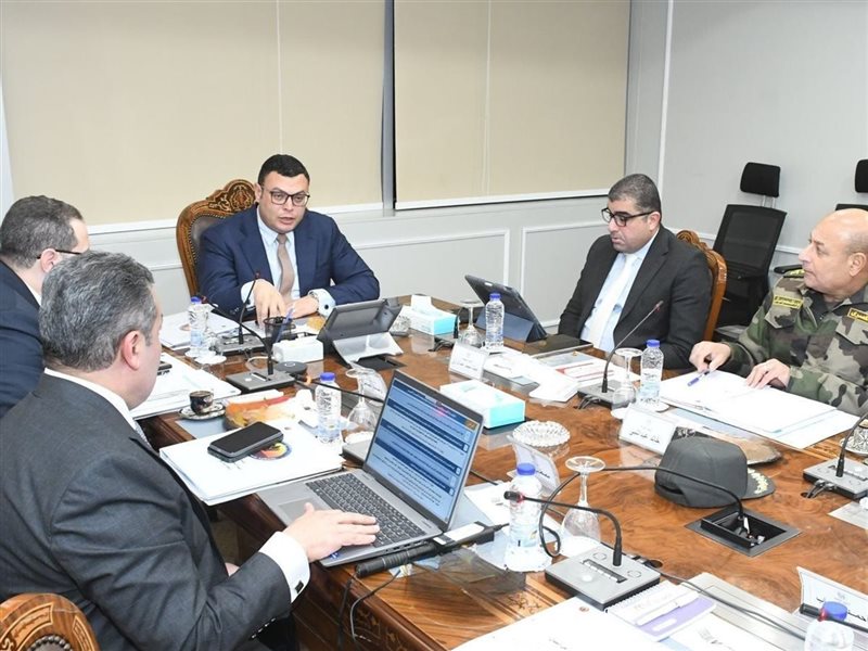 وزير الإسكان يترأس