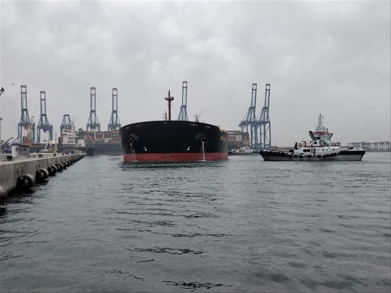 ميناء دمياط سفينة