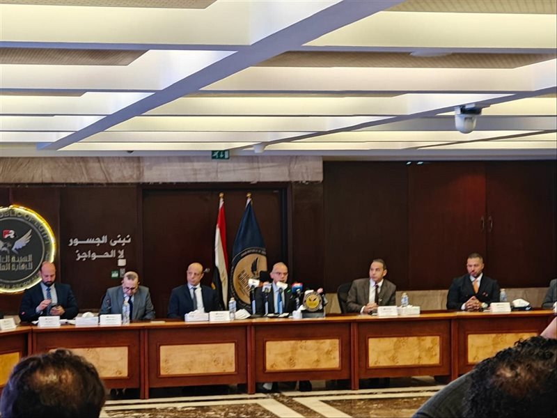  إسلام عزام، رئيس