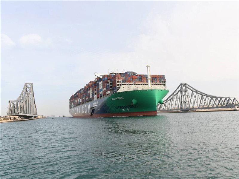 جانب من عبور السفينة