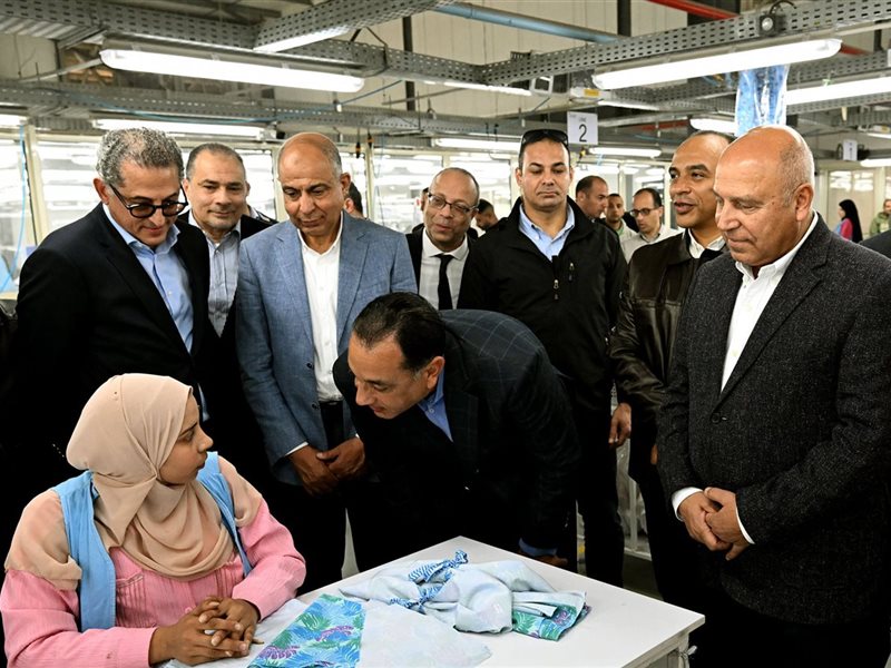 مدبولي يتفقد مصنع