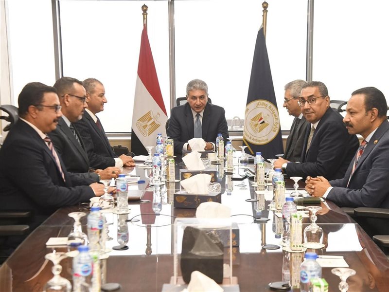 اجتماع وزير السياحة