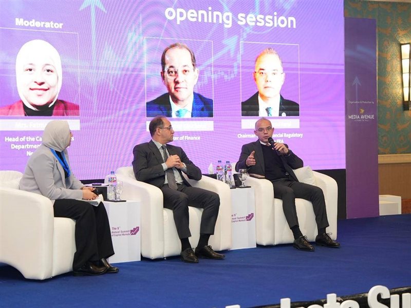  الدكتور محمد فريد،