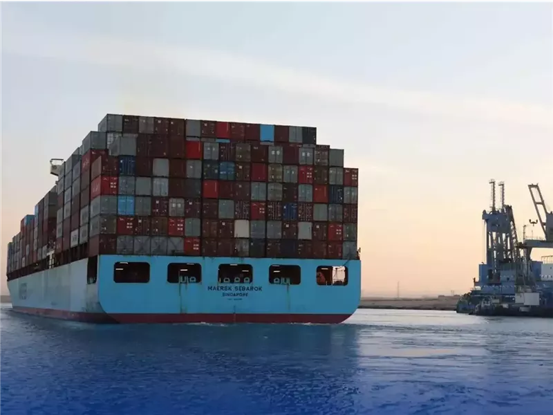  خلال عبور سفينة