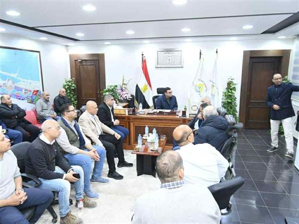 وزير الإسكان  يتابع موقف تنفيذ المشروعات التنموية فى 