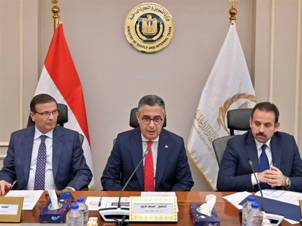 اتفاق حكومي ثلاثي لاستيراد دواجن مجمدة وطرحها بالمنافذ قبل شهر رمضان