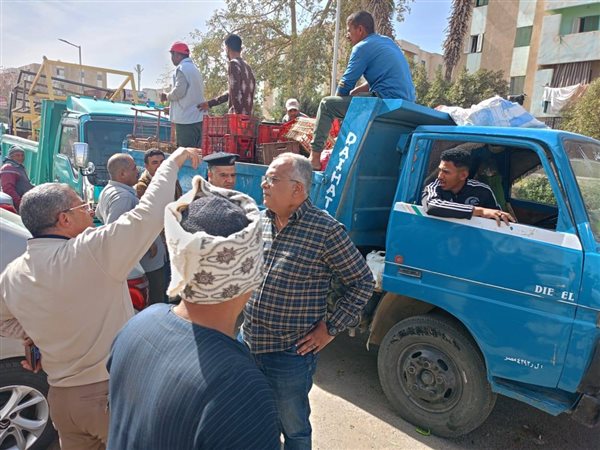 حملة مكبرة لرفع الإشغالات وإزالة التعديات بمدينة الشروق