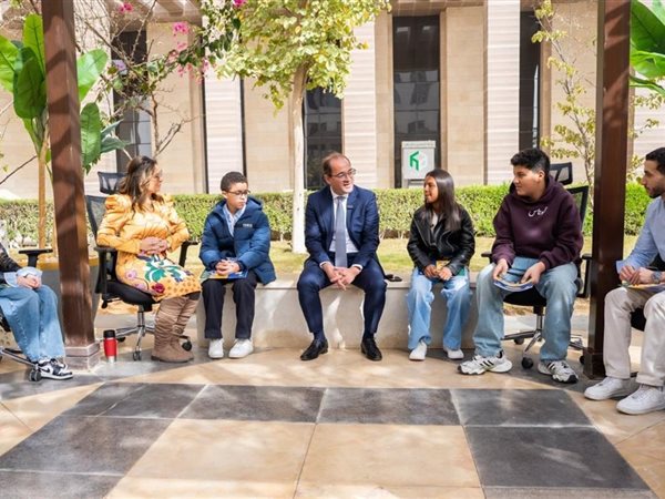 وزير المالية يكرم الشباب الفائزين في مسابقة أكثر الأفكار الإبداعية لموازنة المواطن