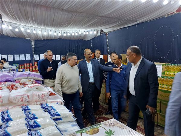  بتخفيضات تصل 25%.. محافظ البحر الأحمر يفتتح معرض أهلاً رمضان