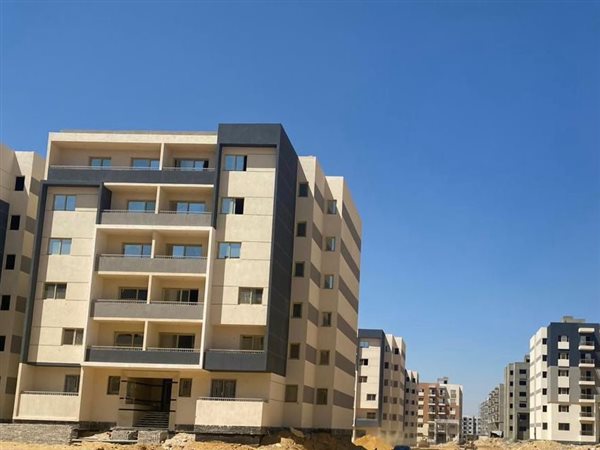 دراسة إنشاء 10 آلاف وحدة سكنية بشرق وغرب القاهرة وسوهاج الجديدة بالشراكة مع القطاع الخاص