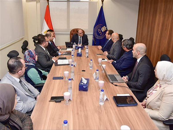 رئيس هيئة الدواء يبحث مع شركة الحكمة توسيع الاستثمارات وتعزيز التصنيع المحلي 