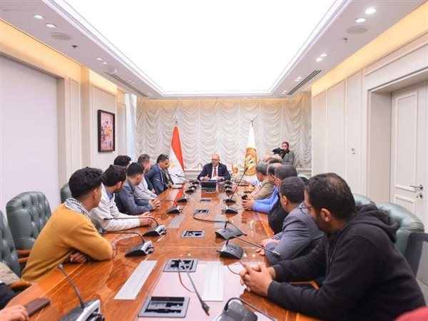 وزير العمل يقود مفاوضة جماعية ناجحة وينهي إضراب عمال «جيد تكستايل إيجيبت» بالعاشر من رمضان