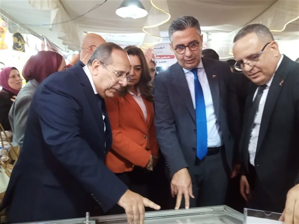 «القابضة الغذائية»: إدخال نظام الدفع الإلكتروني بمعارض «أهلاً رمضان» في الدقهلية