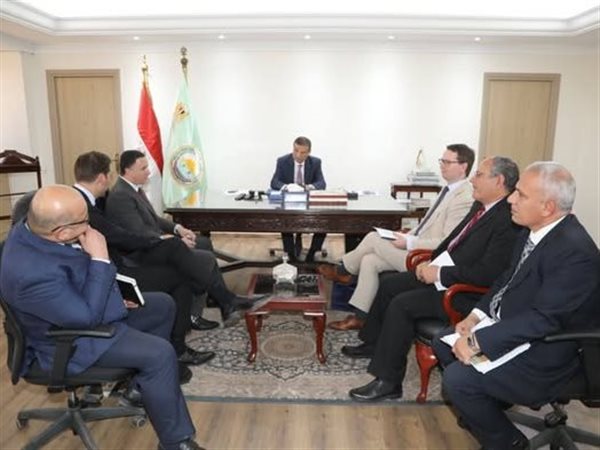 وزير الزراعة يبحث مع 