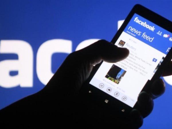 عطل فني مفاجئ يضرب منصة فيسبوك.. وتوقف بعض الخدمات