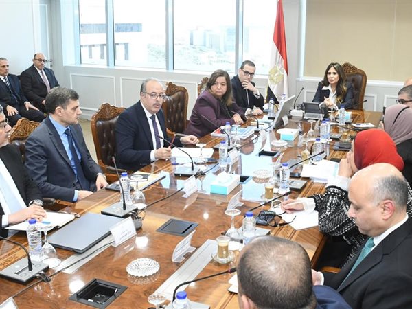 وزيرة الإسكان تُتابع موقف 