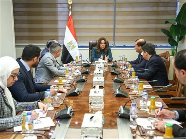 عوض تتابع الموقف التنفيذي لمشروعات السنة المالية الحالية وملفات الاقتصاد الأخضر