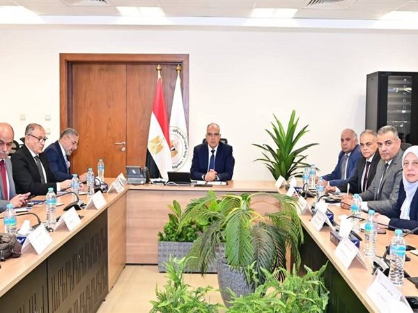 وزير الري: إدارة متواصلة للموقف المائي لضمان تلبية احتياجات المواطنين رغم موجة الحرارة والندرة المائية