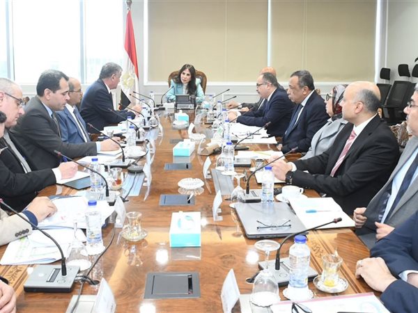 وزيرة الإسكان تتابع موقف تنفيذ مشروعات 