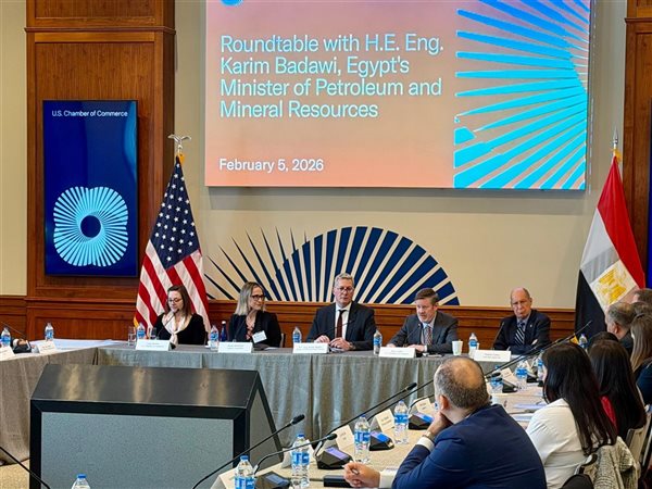 وزير البترول يعقد لقاء مائدة مستديرة موسع مع ممثلي الشركات الأمريكية بغرفة التجارة