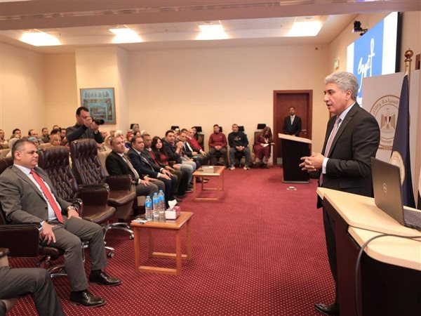 وزير السياحة يناقش استراتيجية 2026-2027 ويؤكد: التسويق للتجربة السياحية هو التوجه العالمي