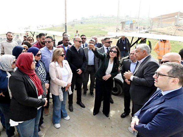 وزيرة الإسكان تقوم بجولة موسعة بمشروع 