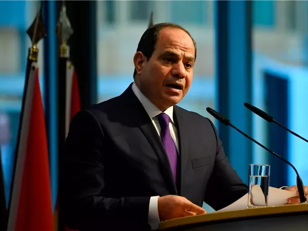 الرئيس السيسي يوجه بمحاسبة من يغالي في الأسعار مع الالتزام بنسب التخفيضات وجودة المنتجات