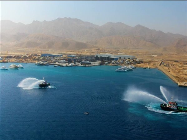 الفريق ربيع يتابع بناء 6 قاطرات وسفن صيد لتعزيز صناعة السفن بمصر