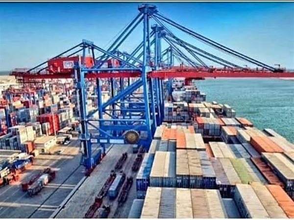 الاستثمار والمالية: الموانئ تعمل بكامل طاقتها لضمان انسيابية حركة التجارة الخارجية
