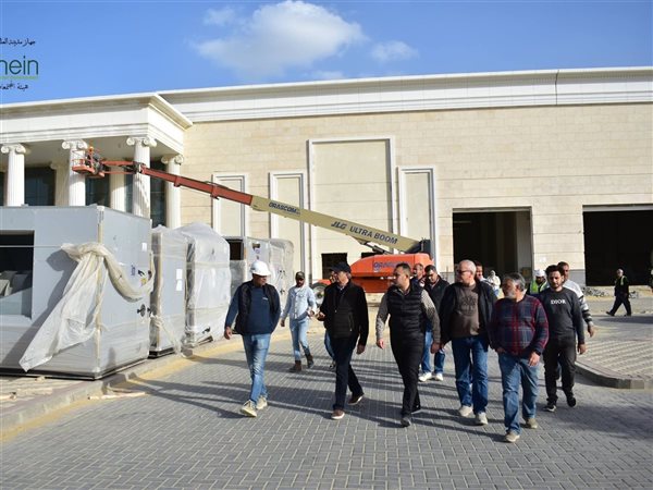 رئيس جهاز العلمين الجديدة يتفقد أعمال مركز المؤتمرات والمعارض بالمدينة التراثية