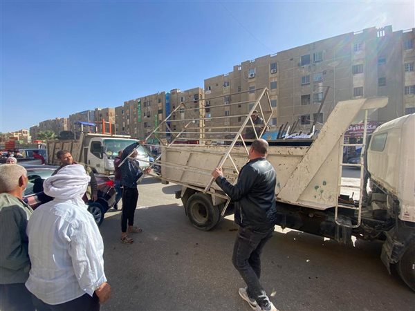 حملة مكبرة لرفع الإشغالات أمام المحال التجارية بالقاهرة الجديدة