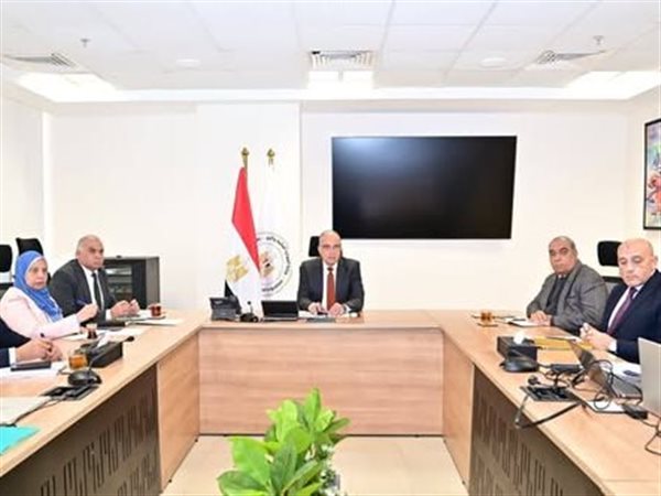سويلم يوجه أجهزة مصلحة الرى المعنية بإدارة الموقف المائي بكفاءة مع ارتفاع الاستهلاك بمصر