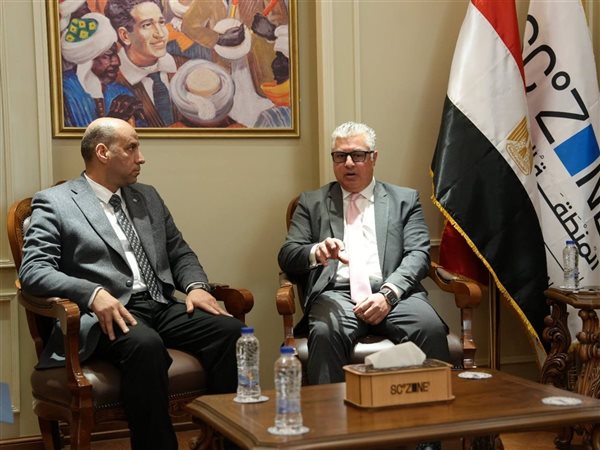 رئيس اقتصادية قناة السويس يستقبل وزير العمل لبحث التعاون والتكامل بين الجانبين