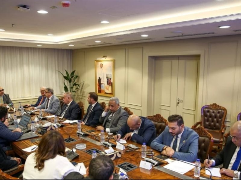 أثناء الاجتماع