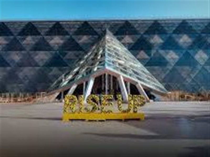 قمة رايز أب