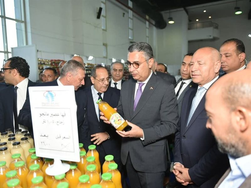 وزير التموين يتفقد