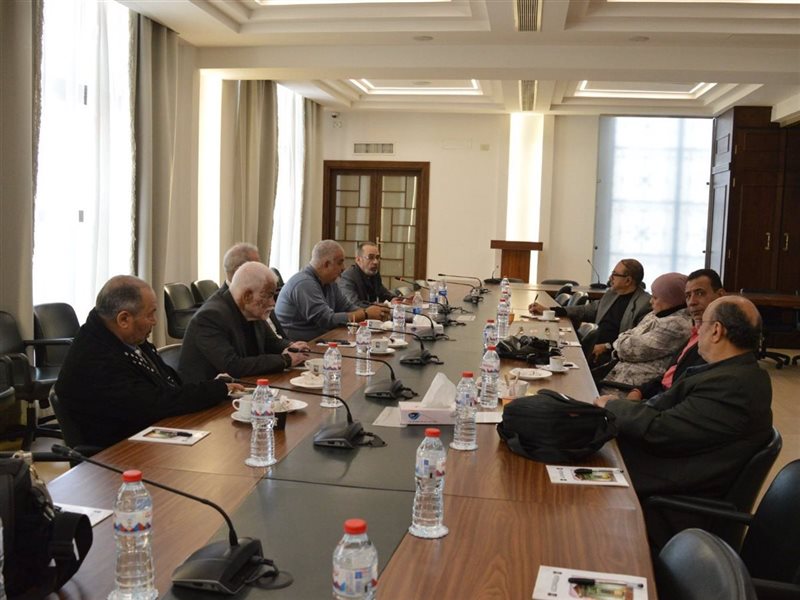 المصورين  خلال اجتماعهم