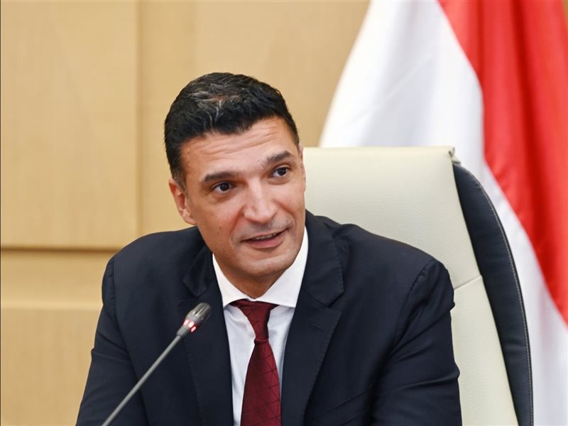 خالد هاشم، وزير الصناعة