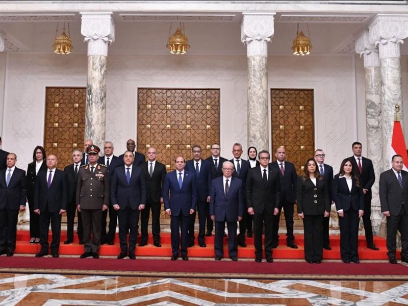 وزير العمل أثناء