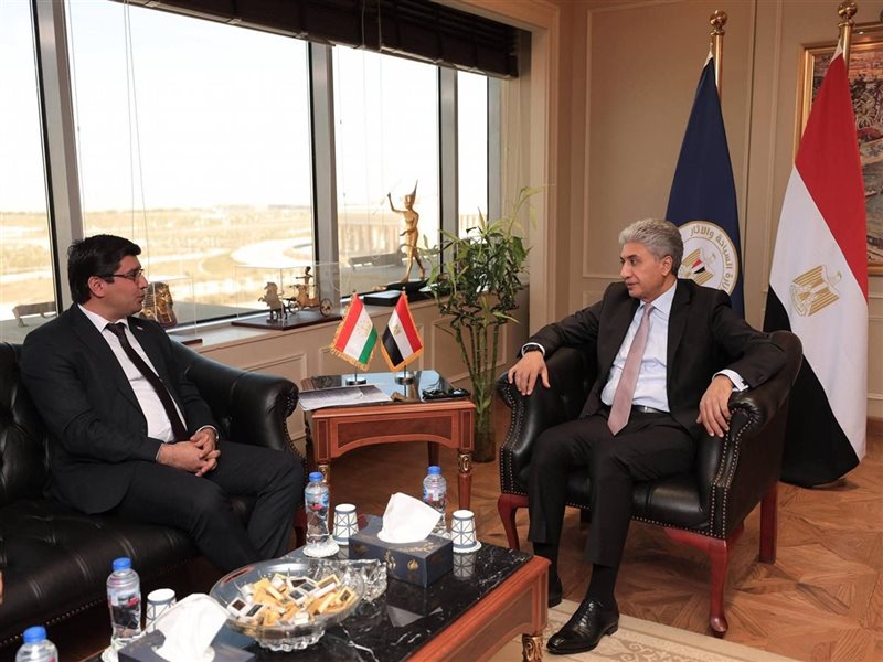 وزير  السياحة والآثار