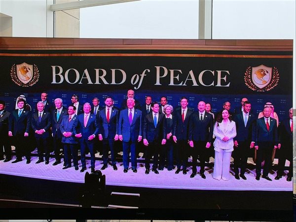 رئيس الوزراء يشارك في الاجتماع الأول لـ