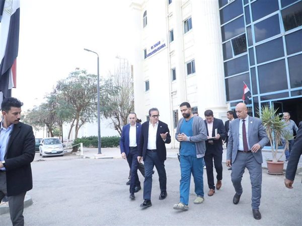 جولة مفاجئة لوزير الصحة بمستشفى السلام وإحالة المدير للتحقيق 