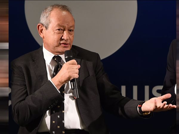 نجيب ساويرس يروي تفاصيل عمله بغسيل الأطباق