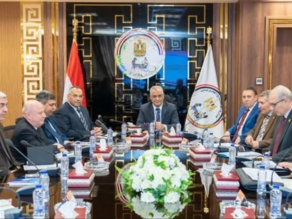 وزير الدولة للإنتاج الحربي يتابع الموقف التنفيذي لمشروعات المبادرة الرئاسية 