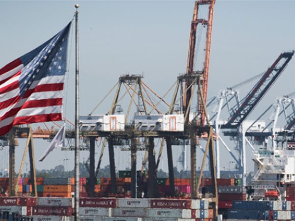 الجمارك الأمريكية تقرر إيقاف تحصيل رسوم الطوارئ الدولية بعد حكم المحكمة العليا