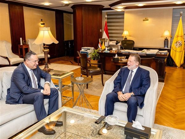 محافظ البنك المركزي يلتقي وزير التعليم العالي والبحث العلمي لبحث التعاون المشترك